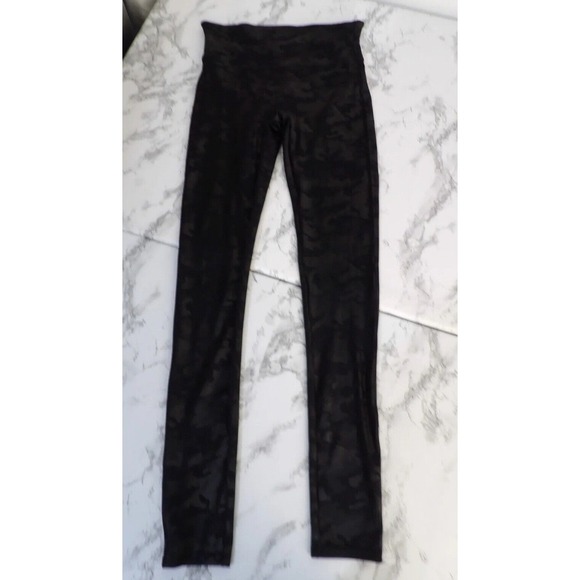 Spanx Ankle Leggings Black Camouflage Mid-Rise Wide Waistband Stretch Size Small - Picture 2 of 15